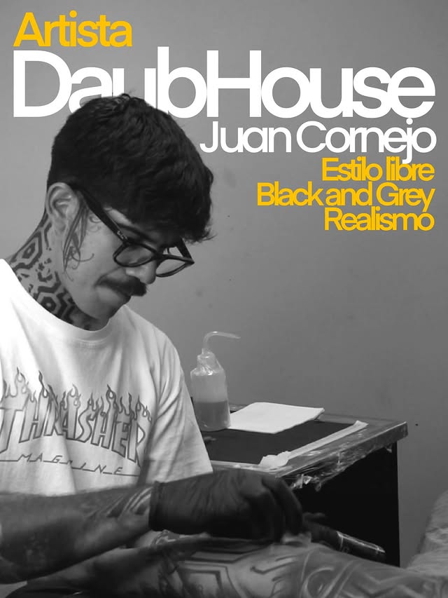 Artista DaubHouse tatuando